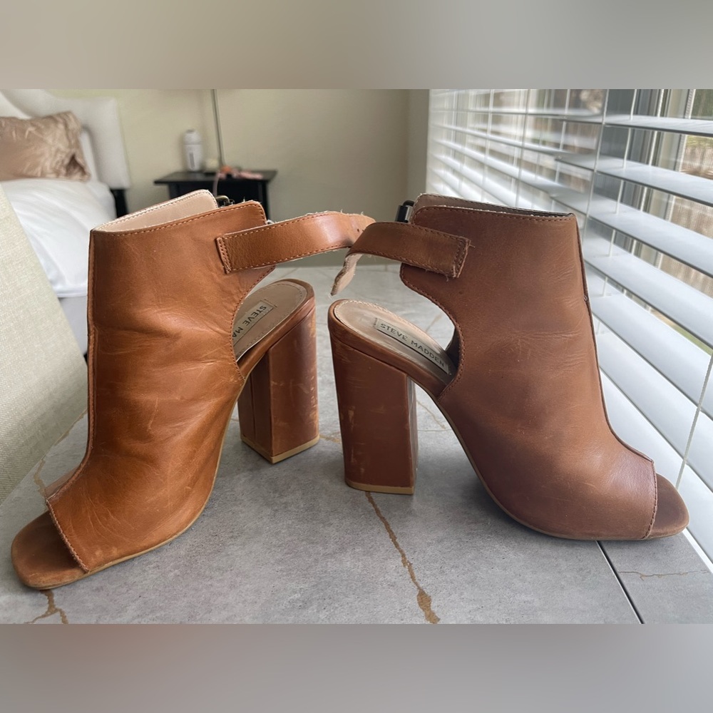 Brown leather Steve Madden heels